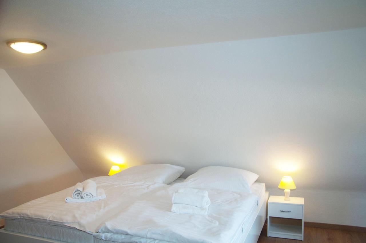 Wg Bernstein - Reetdachhaus - Ruhe Und Seeblick Sellin  Exterior photo