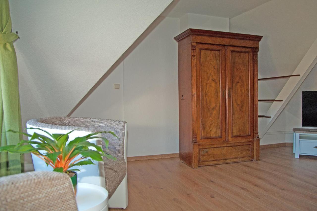 Wg Bernstein - Reetdachhaus - Ruhe Und Seeblick Sellin  Exterior photo